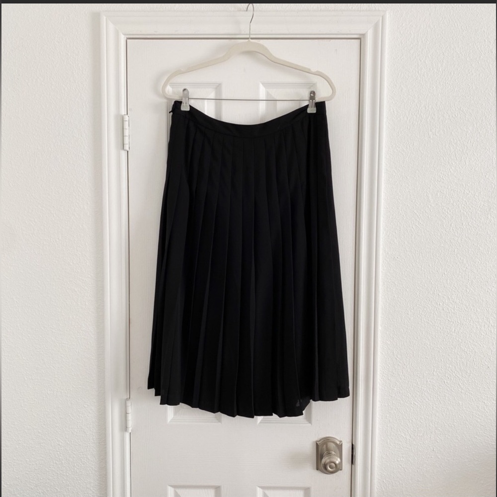 C H A U S, black pleated midi skirt. - Picture 3 of 11